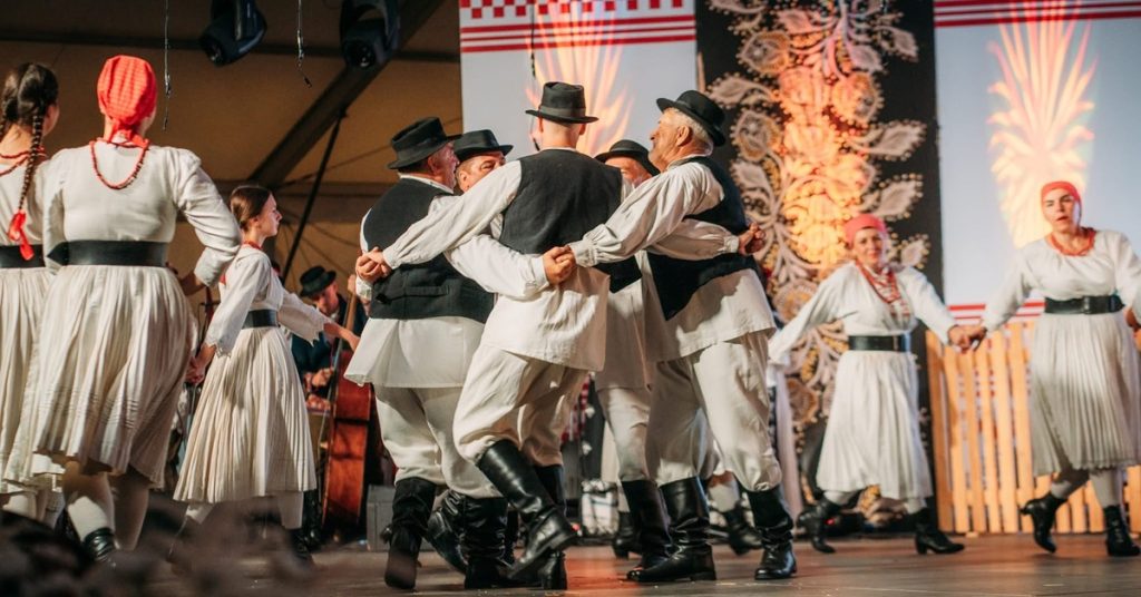 Folklor kao središte Vinkovačkih jeseni