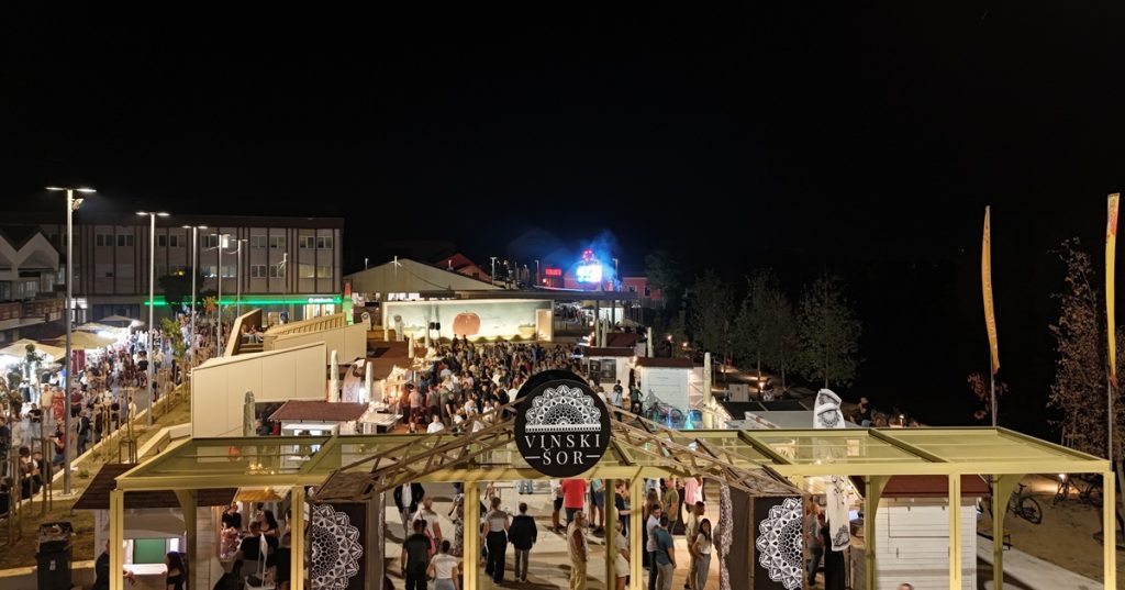 Trg Vinkovačkih jeseni
