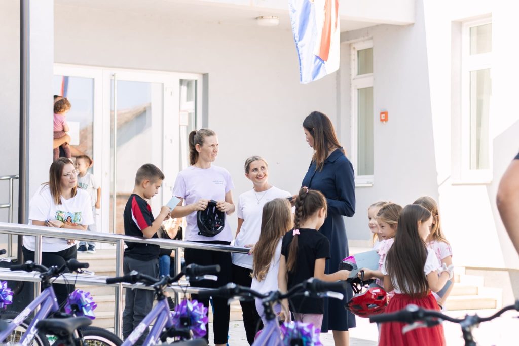Svaki prvašić u Privlaci dobio je novi bicikl