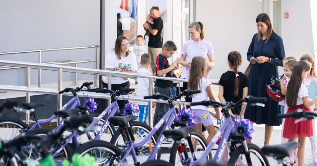 Svaki prvašić u Privlaci dobio je novi bicikl