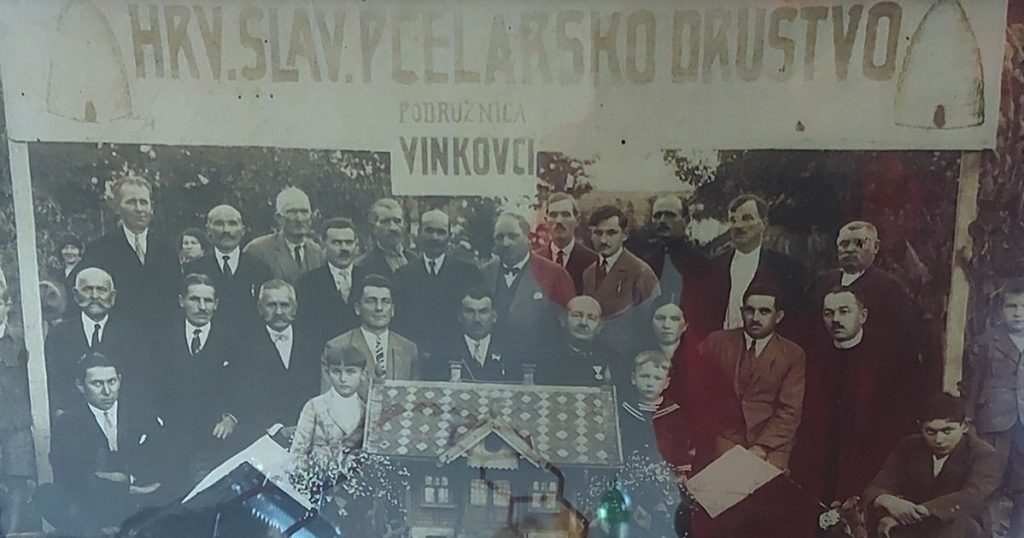 Hrvatsko slavonsko pčelarsko društvo, Poduržnica Vinkovci Slikano 1929. na stanu MArtina Jakšića kod Sopota