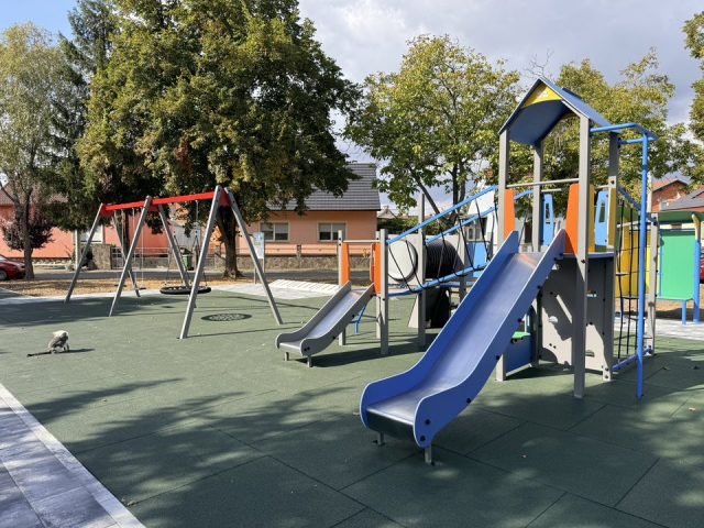 Novo dječje igralište u Vrtnom naselju, Vinkovci Novo dječje igralište u Vrtnom naselju, Vinkovci