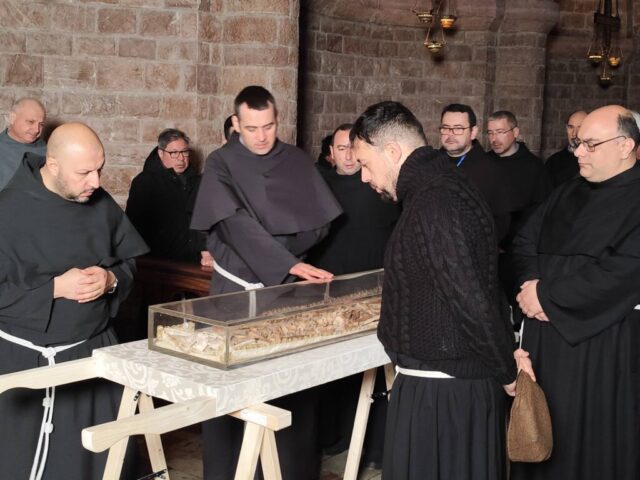 IZVOR: Samostan sv. Antuna Vinkovci